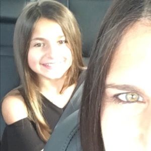 Meet your Posher, Yoli